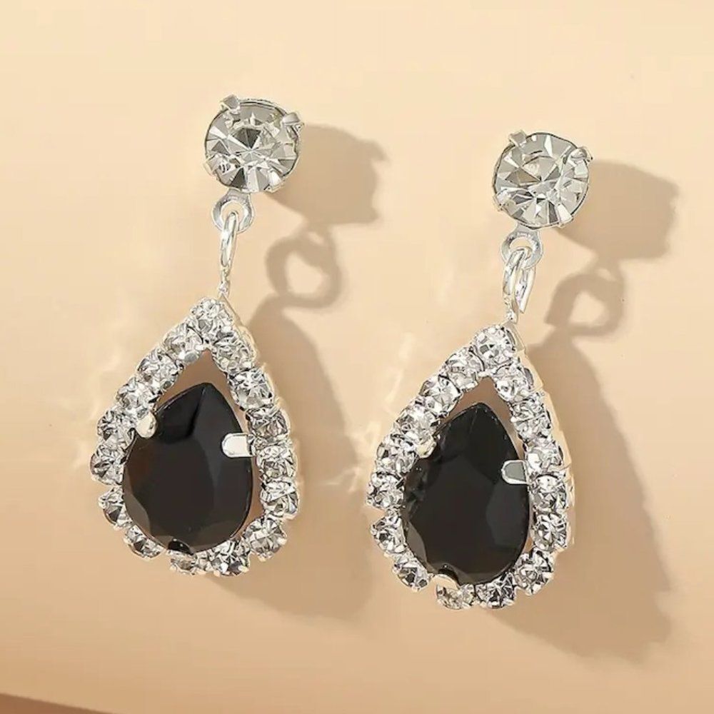 🔅🆕🔅 ✨Elegant Classy Beautiful Black Silver Drop Earrings✨
